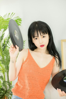女大学生的沙龙卧室